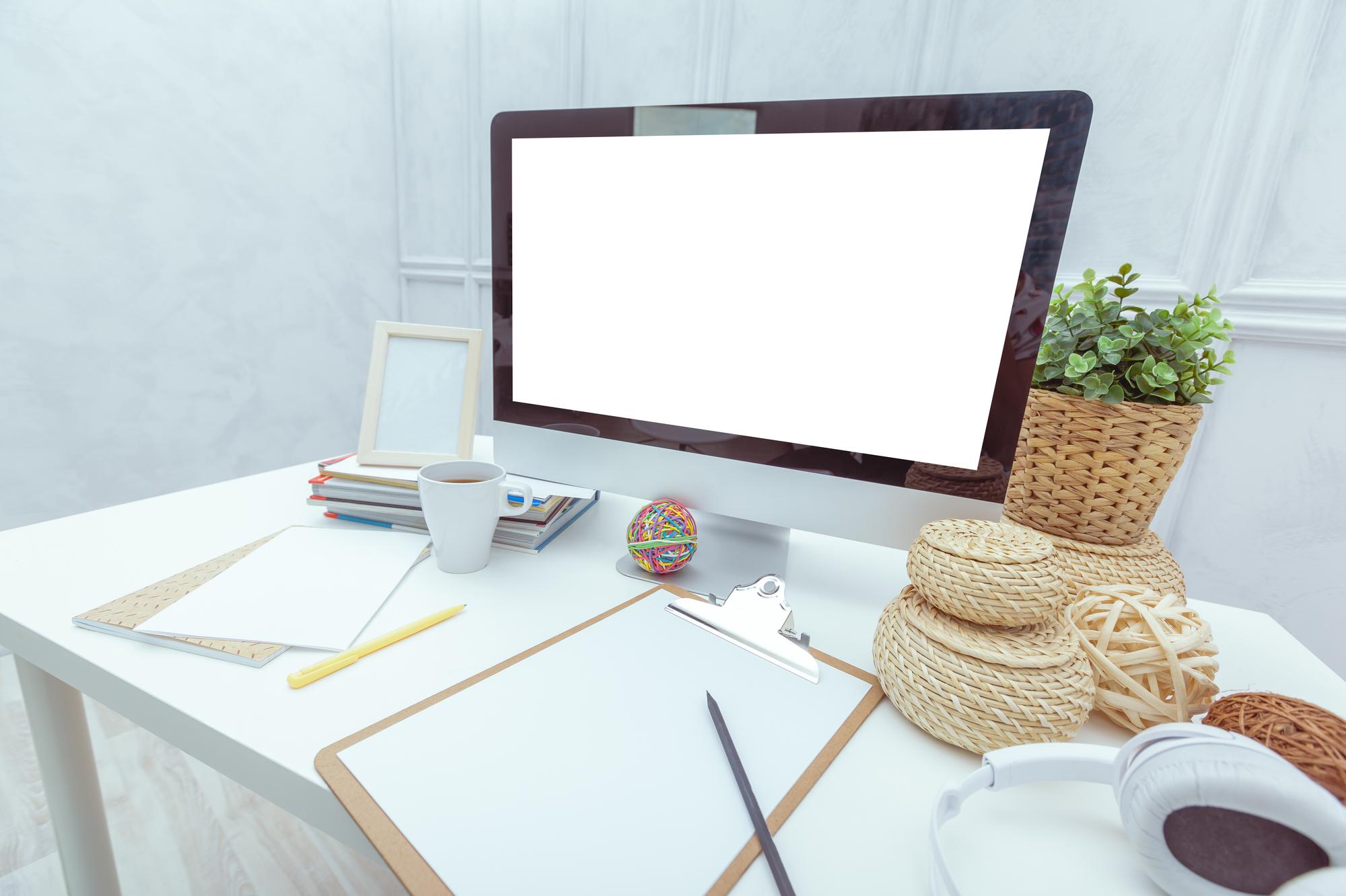 Mockup corso: lezione su telaio e laptop